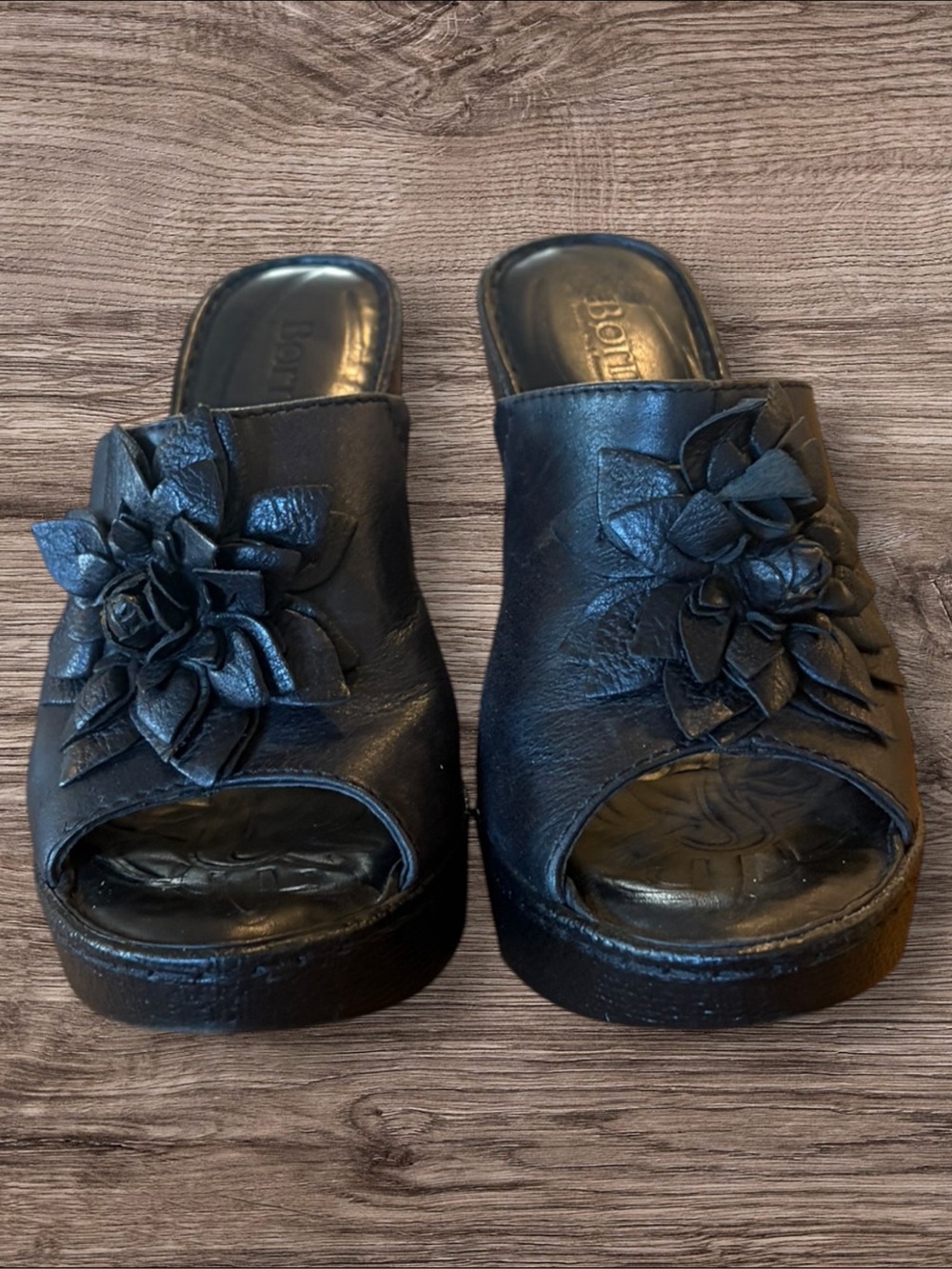 Born Handcrafted Black Leather Floral Slide Sandals Size 9